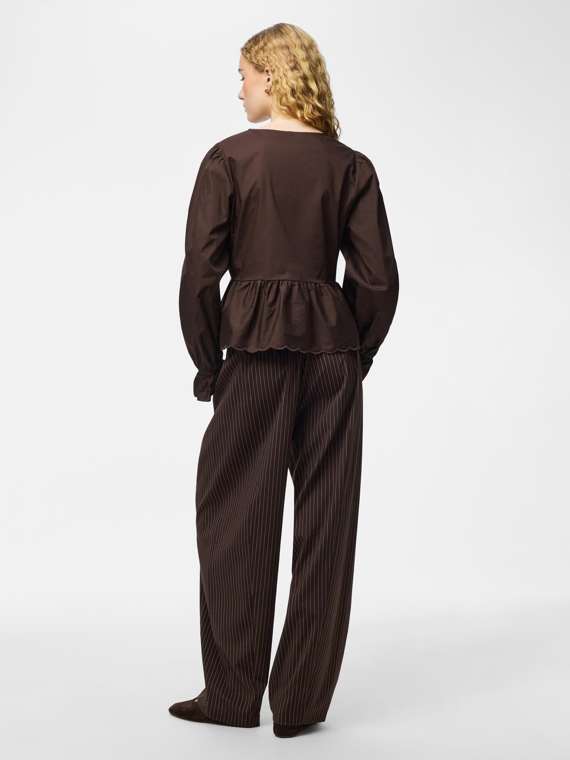 model_shot-back